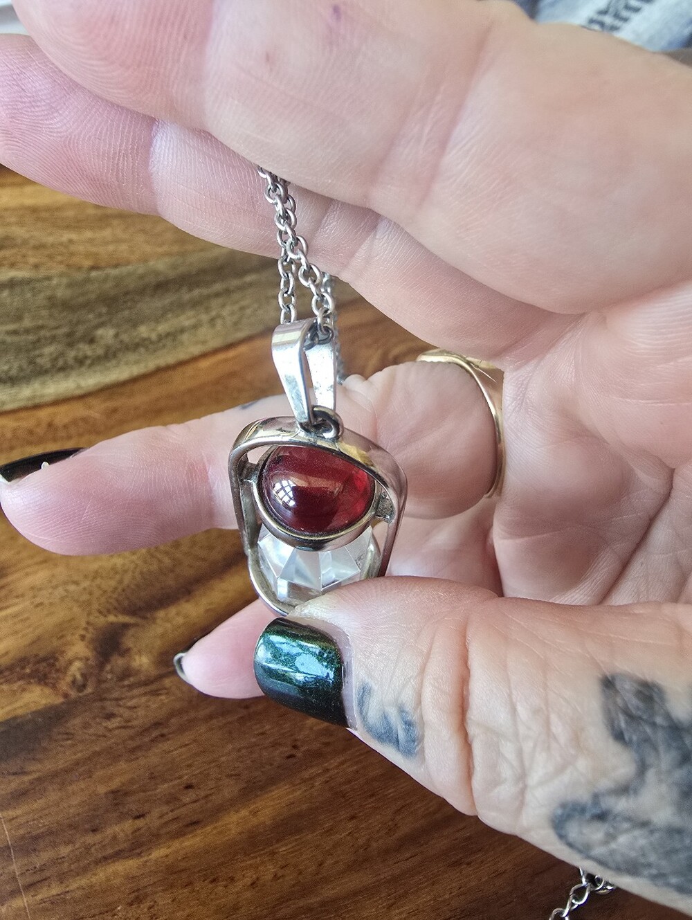 Discontinued And Rare Evil Pawn Jewelry Quartz Generator With Red Garnet - Picture 7 of 9